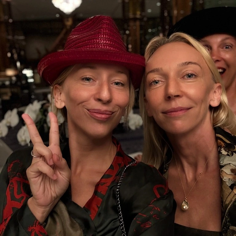 Наталья Дормидошина с сестрой