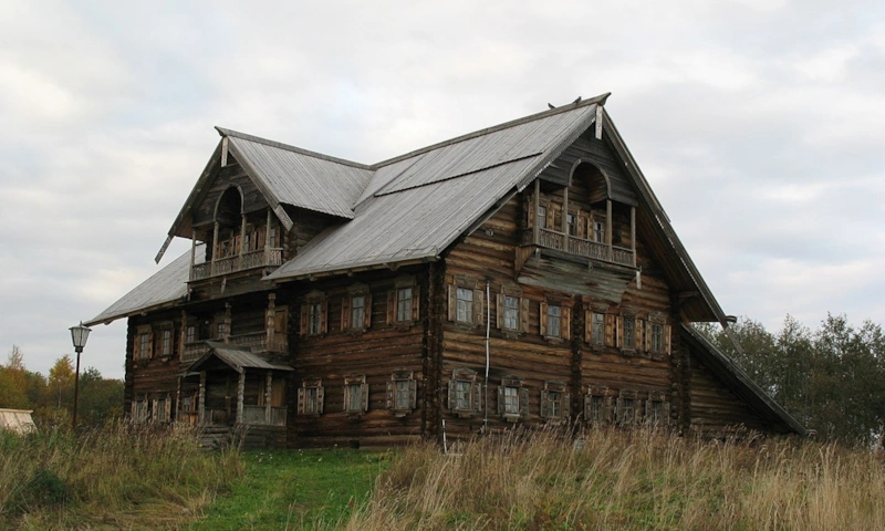Северная изба: тепло под одной крышей