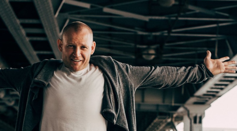 Актер Андрей Фролов