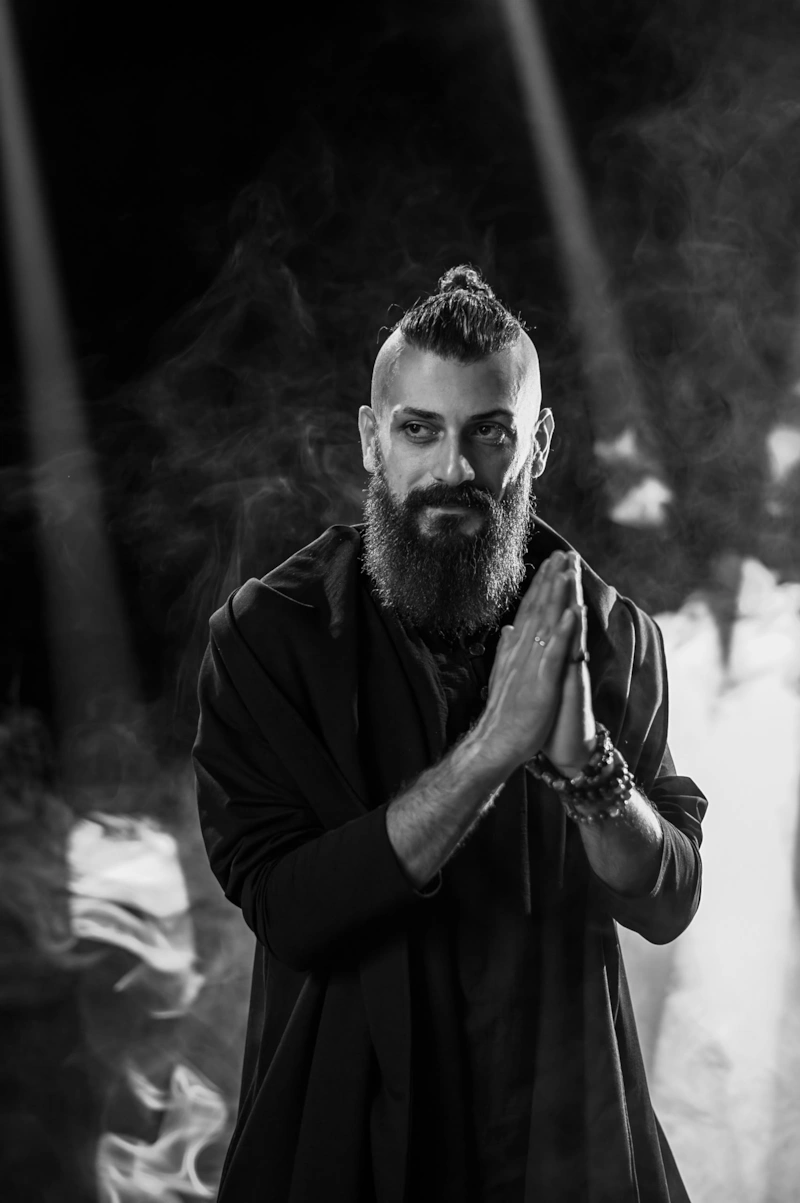 Участник 25-го сезона шоу «Битва экстрасенсов» Моханад Дликан