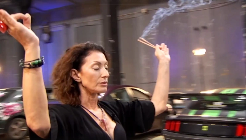 Анжела Гома в шоу «Битва экстрасенсов»