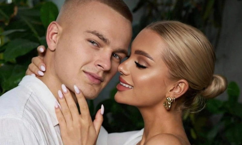 "Собрал вещи и съехал": Екатерина Шкуро объявила о разрыве с мужем после пяти лет брака "Собрал вещи и съехал": Екатерина Шкуро объявила о разрыве с мужем после пяти лет брака