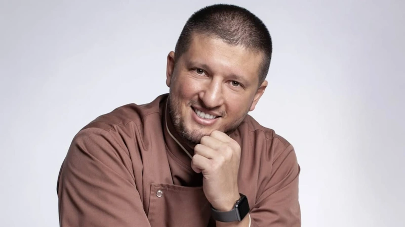 Ренат Агзамов после тайного развода закрутил роман с коллегой Ренат Агзамов после тайного развода закрутил роман с коллегой