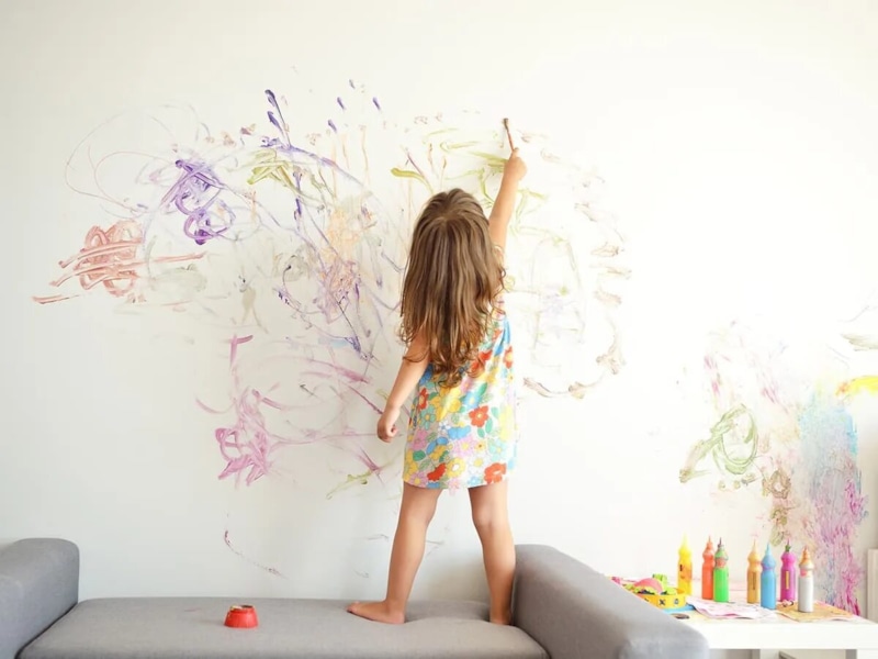 Обои в детской: уют и безопасность