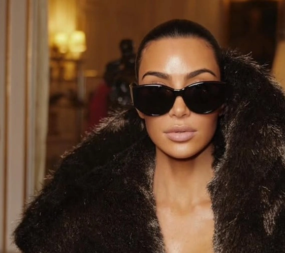 Ким Кардашьян в очках