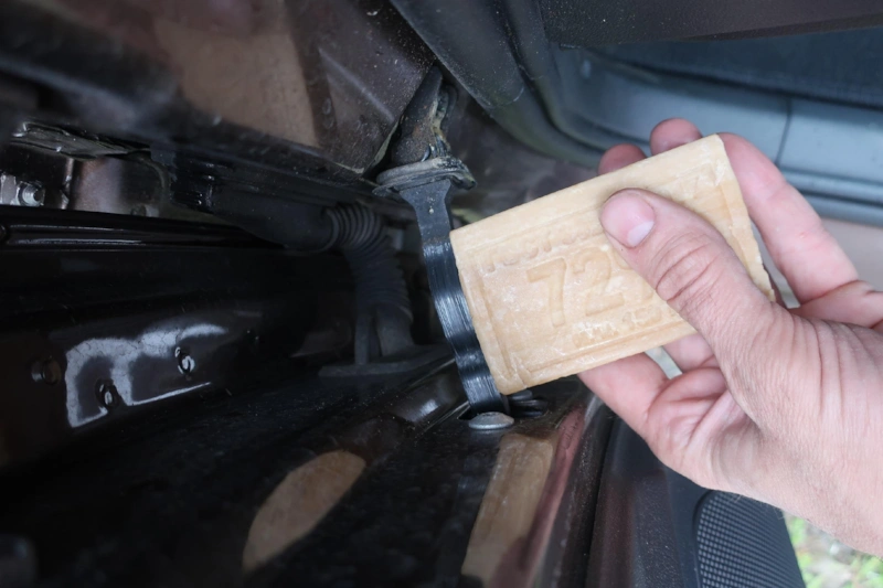 Скрип дверей авто: простое решение