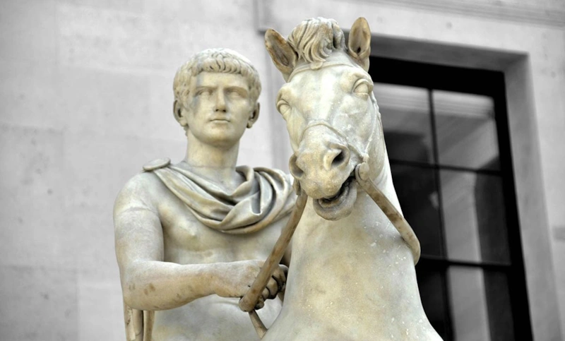 Римские правители: странности и культ власти Римские правители: странности и культ власти