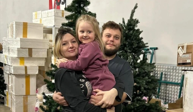 Никита Поплавский-Гинзбург и его жена Ксения с ребенком от первого брака: свадьба в феврале 2026 года