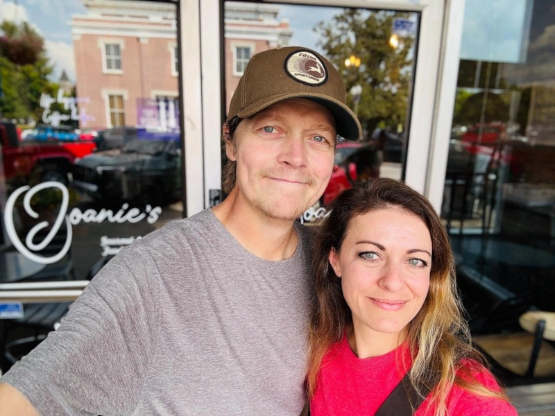 Брэд Арнольд с женой Дженнифер