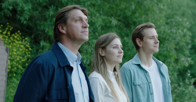 Кадр из сериала «Отель "Солнечная долина"»