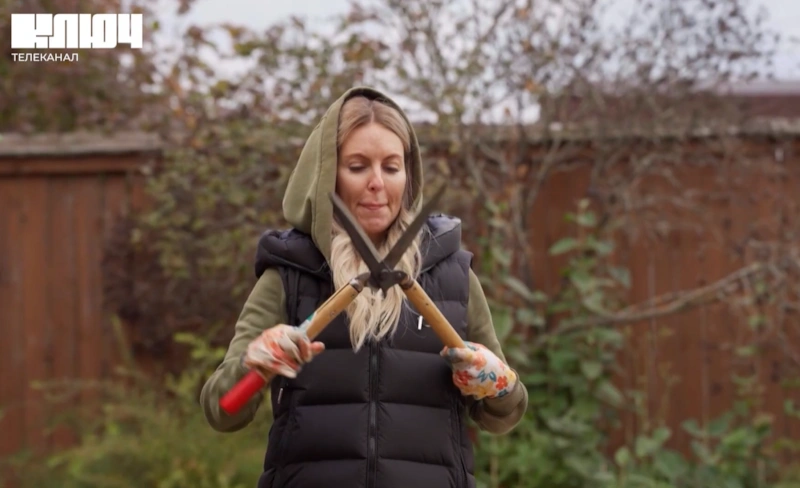 Мария Орзул работает садовником Мария Орзул работает садовником