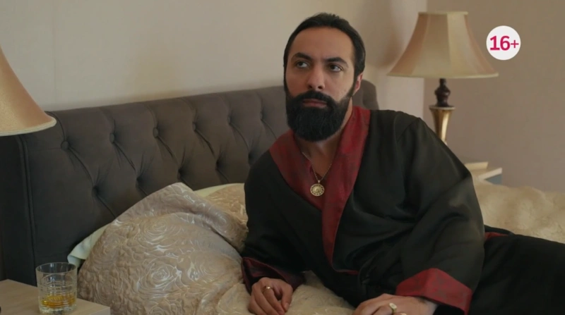 Эрик Дасни в сериале «Цветок граната» Эрик Дасни в сериале «Цветок граната»