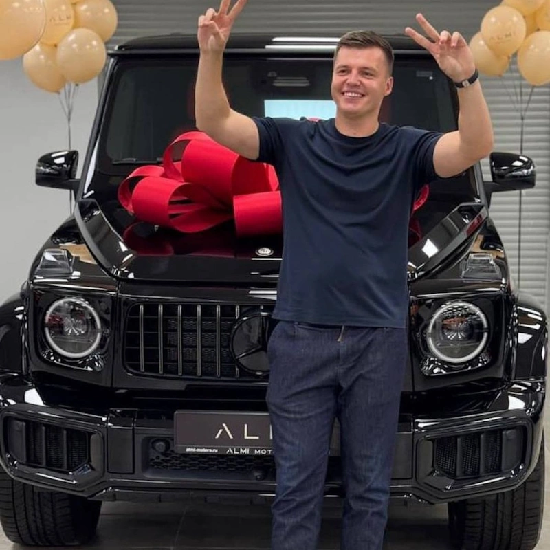 Артем Чекалин и его автомобиль