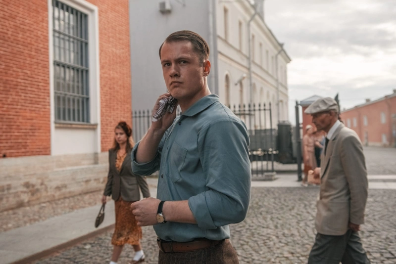 Антон Кутынов в фильме «Берлинская жара» Антон Кутынов в фильме «Берлинская жара»