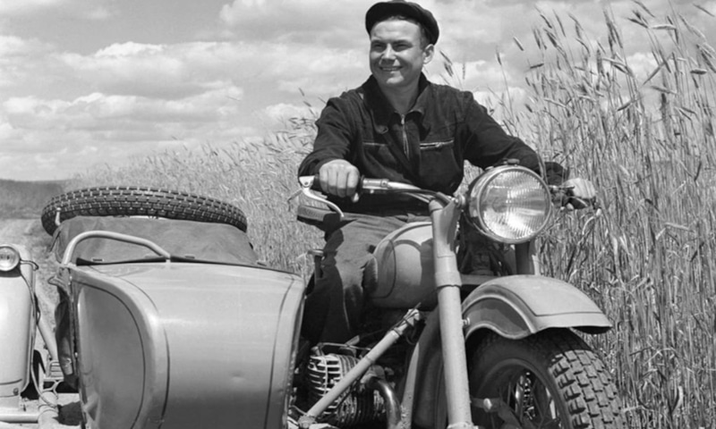 Сельская смекалка: мотоцикл вместо трактора