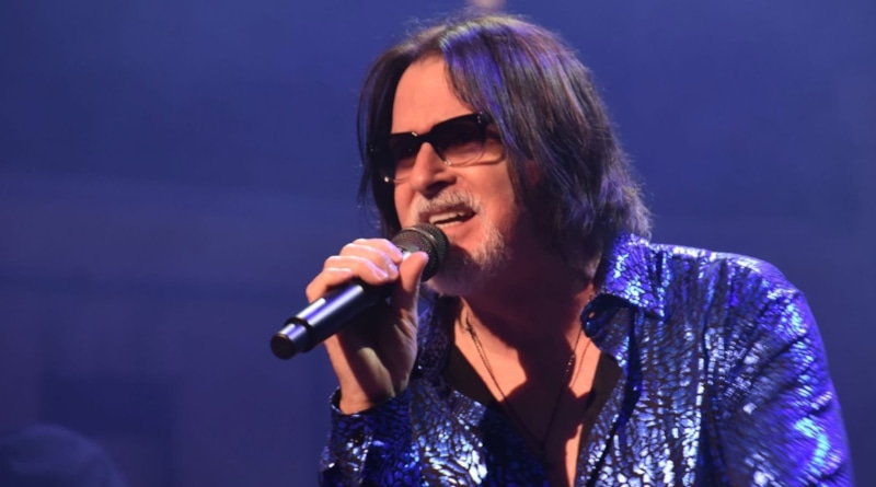 Томми Декарло — вокалист рок-группы Boston Томми Декарло — вокалист рок-группы Boston