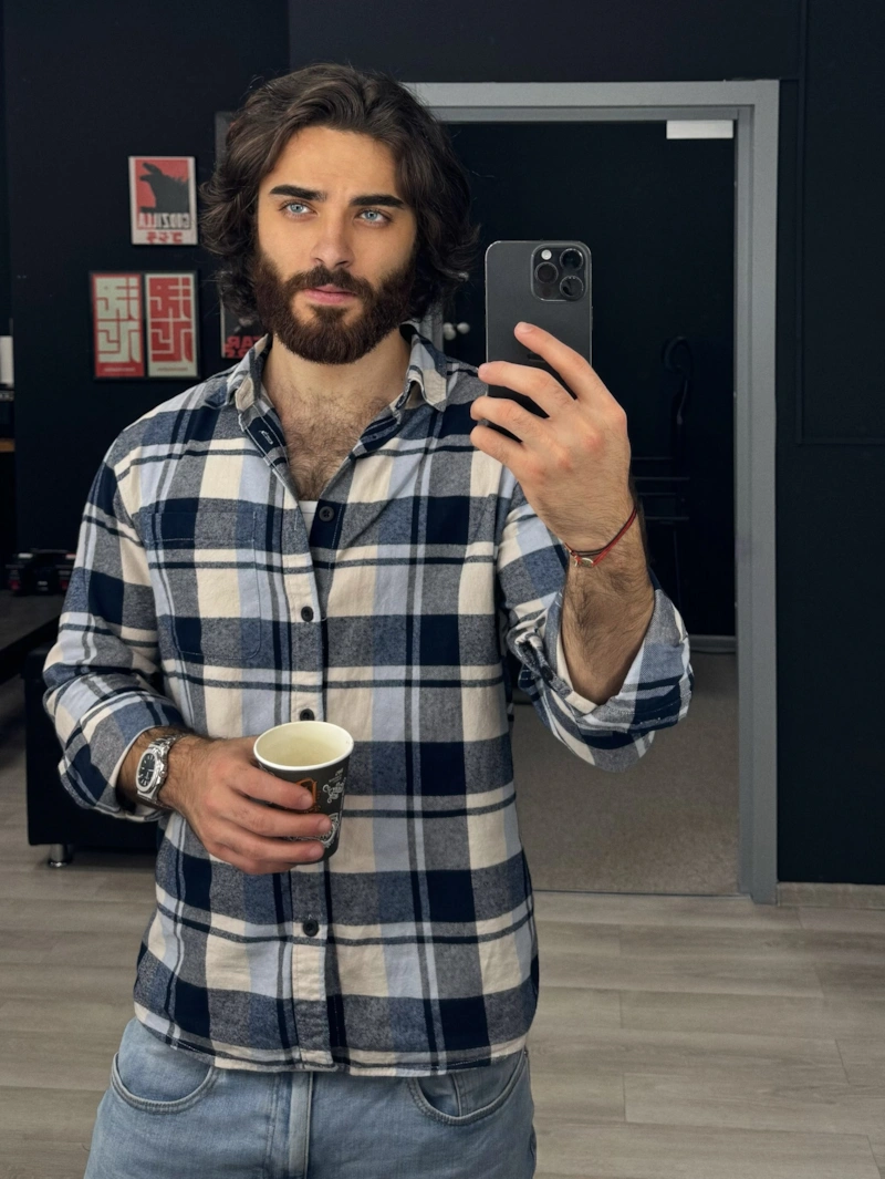 Модель Моссаб Рашван 