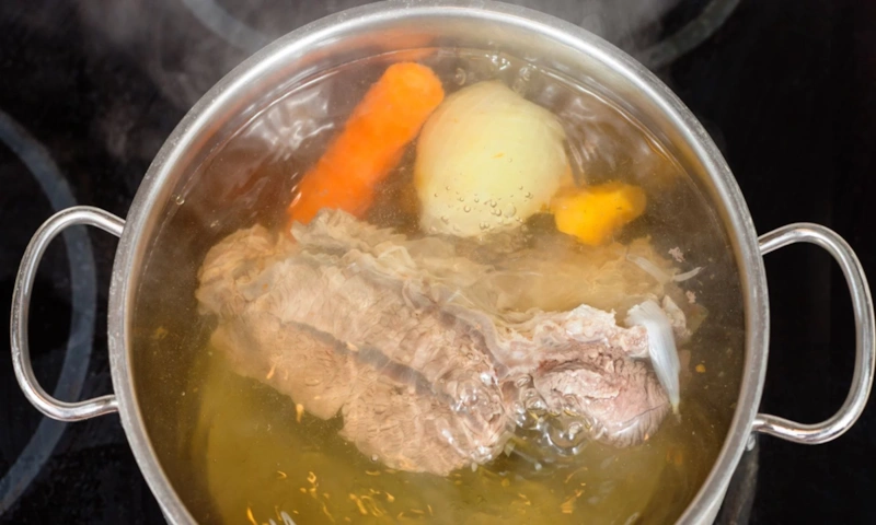 Кухонная химия вкуса: прозрачная сила бульона