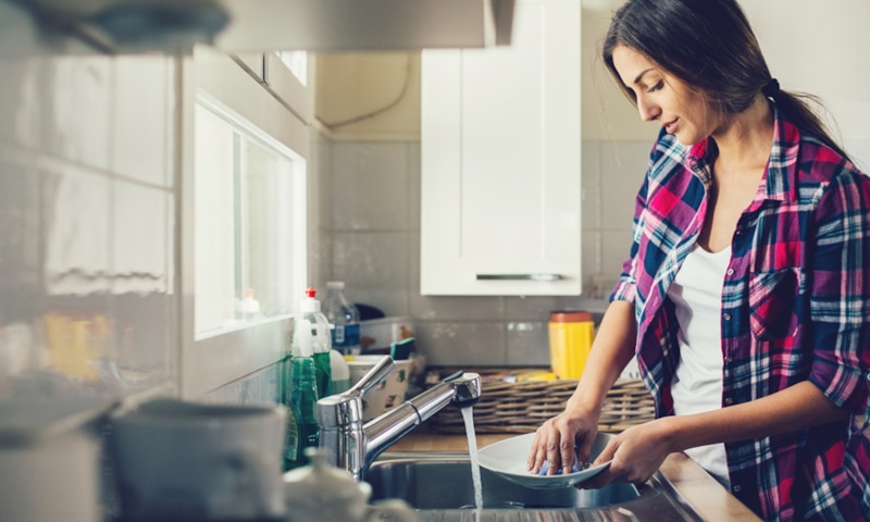 Домашняя экономия без хитростей: чистота и расчет