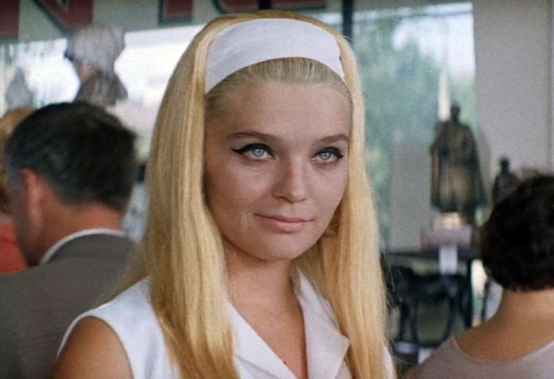 Светлана Светличная в фильме «Бриллиантовая рука»