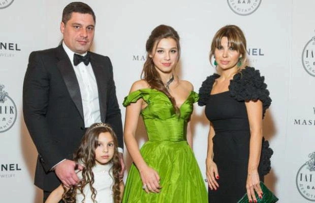 Микаил Шишханов с женой