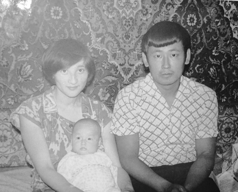 Сангаджи Тарбаев с родителями