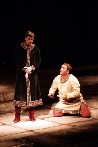 Виктор Низовой в спектакле «Царь Иоанн Грозный» Виктор Низовой в спектакле «Царь Иоанн Грозный»