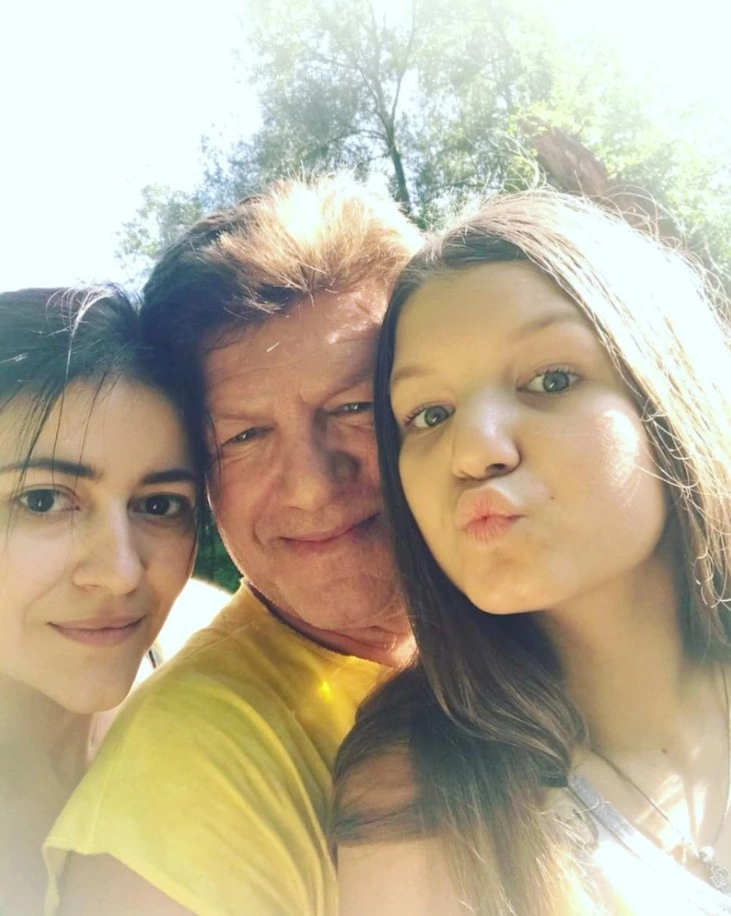 Феликс Царикати с женой и дочерью Феликс Царикати с женой и дочерью