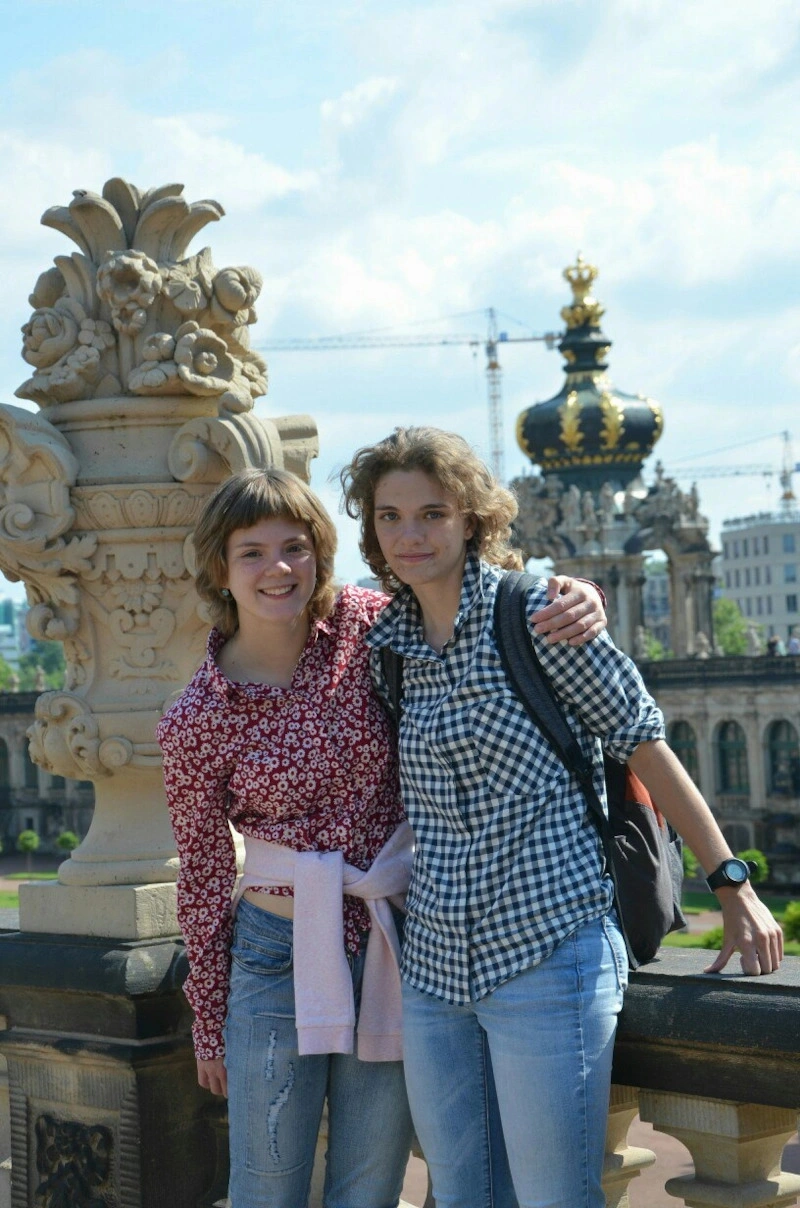 Дарья Коныжева с сестрой