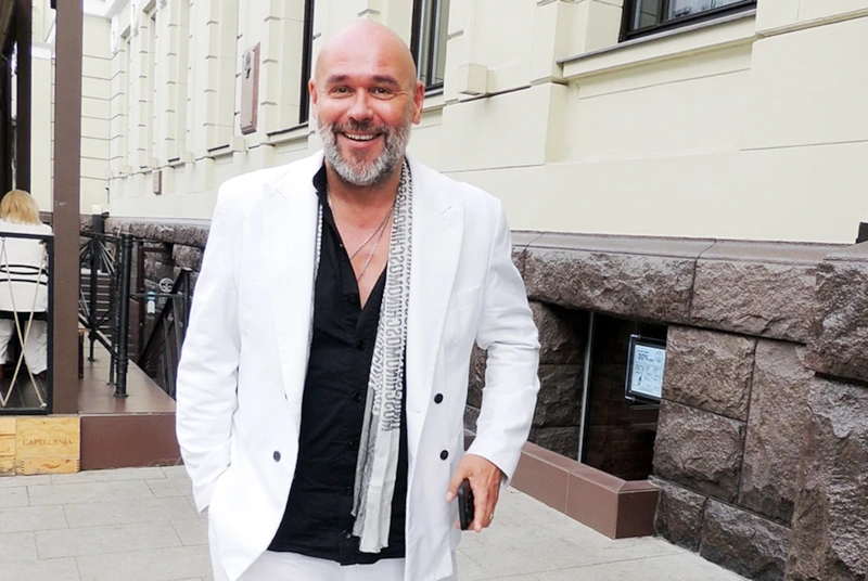 Максим Аверин экстремально похудел и теперь спокойно носит белое