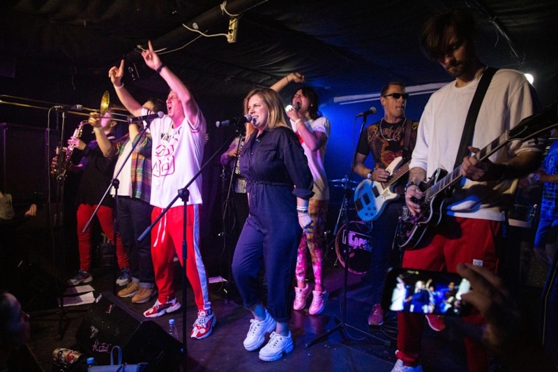 Анастасия Денисова и группа OLEГ