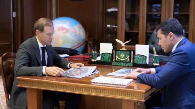 Денис Мантуров и Антон Алиханов Денис Мантуров и Антон Алиханов