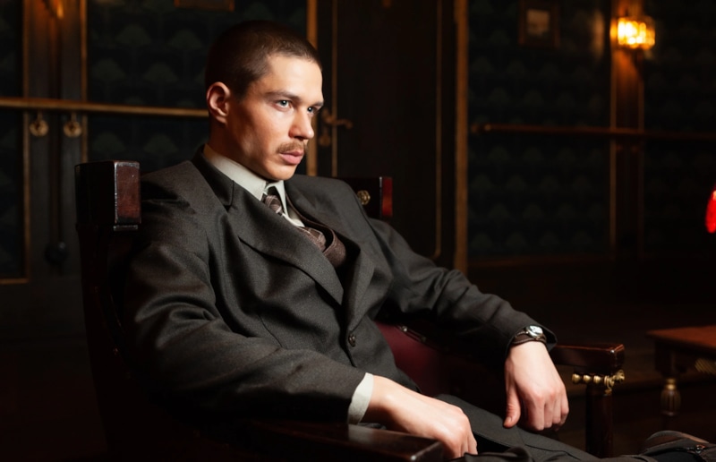 Глеб Калюжный снимается в "Черном шелке" параллельно со службой в армии