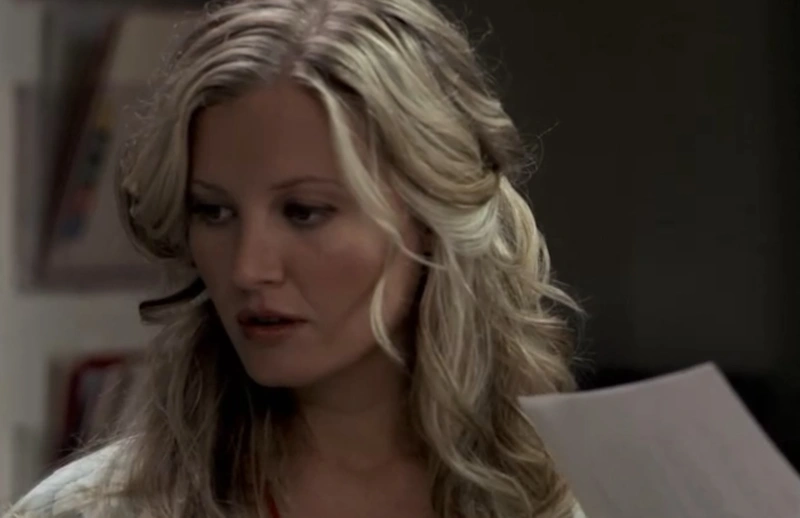 Кэрри Флеминг в сериале «Сверхъестественное» Кэрри Флеминг в сериале «Сверхъестественное»