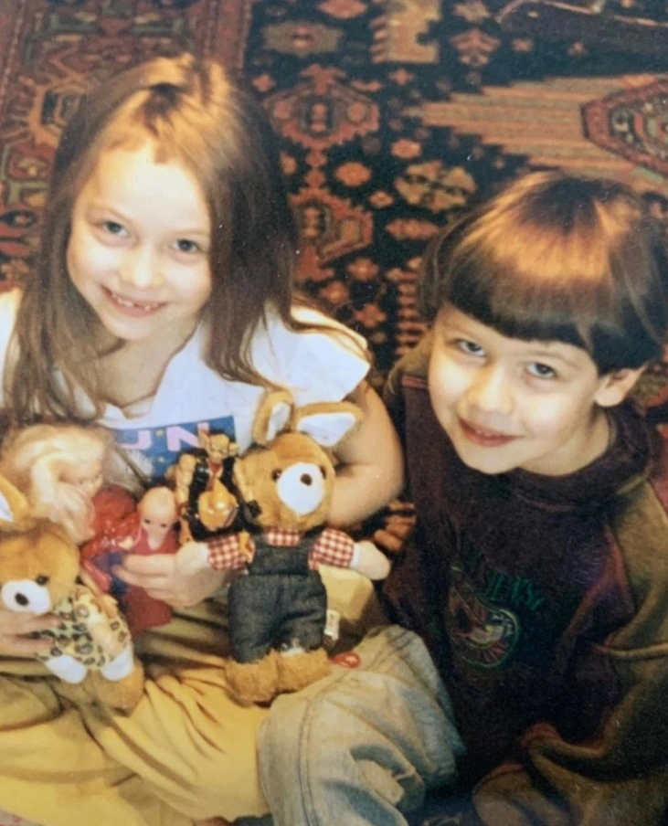 Евгения Розанова с братом в детстве Евгения Розанова с братом в детстве