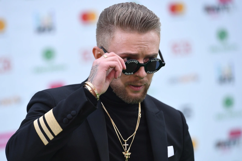 Фанатку Егора Крида увезли с концерта в больницу