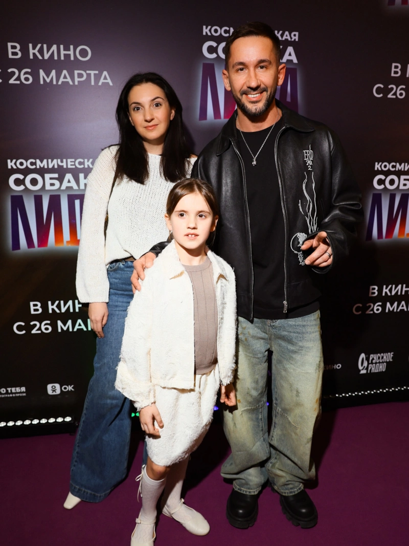 Сергей Приказчиков с женой и дочерью Сергей Приказчиков с женой и дочерью