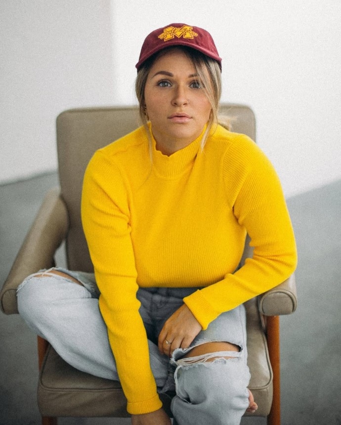 Таисия Курбатова — блогер и певица