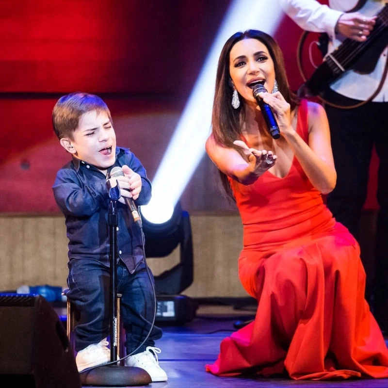 Данил Плужников и Зара Данил Плужников и Зара