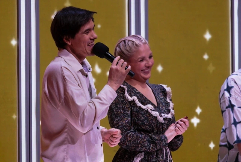 Ольга Бурлуцкая — эксперт шоу «Ну-ка, все вместе!» Ольга Бурлуцкая — эксперт шоу «Ну-ка, все вместе!»