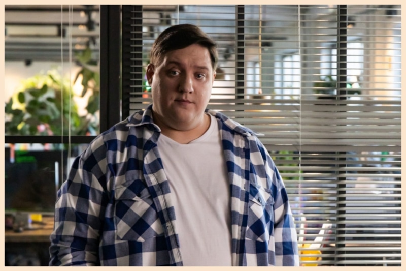 Роман Попов в сериале «Большой человек»