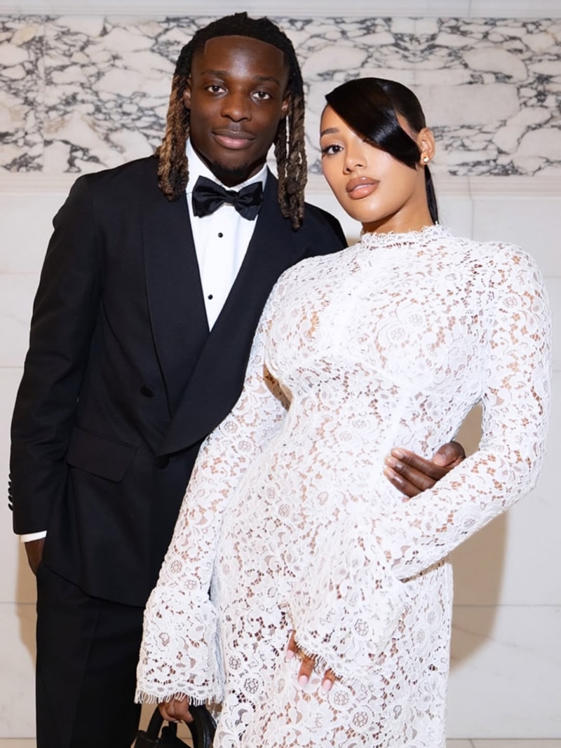 Жереми Доку с женой