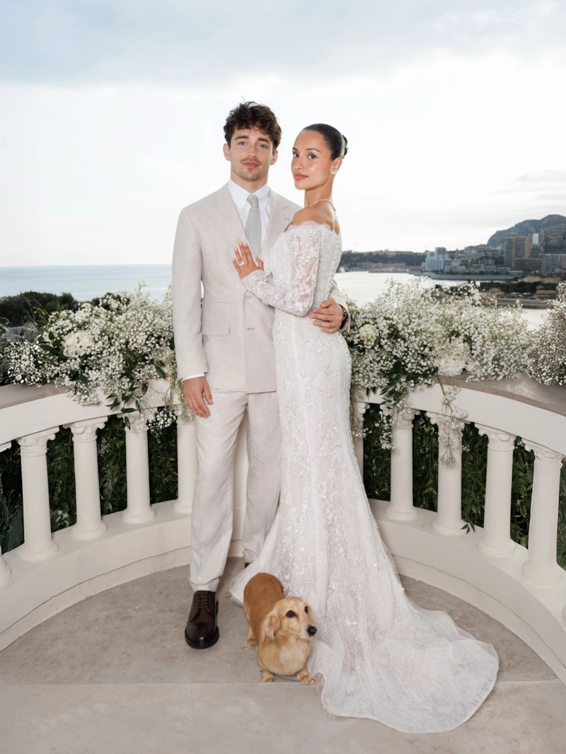 Александра Сен-Млё и Шарль Леклер сыграли свадьбу Александра Сен-Млё и Шарль Леклер сыграли свадьбу