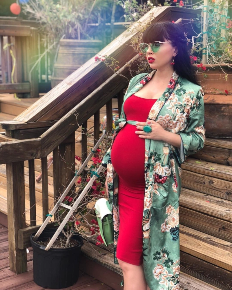 Беременная Нелли Ермолаева Беременная Нелли Ермолаева