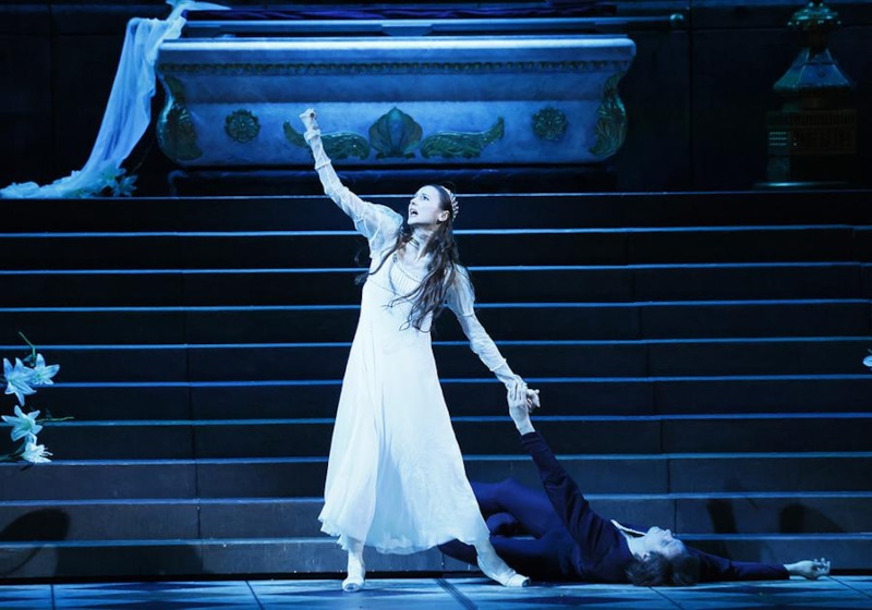 Светлана Захарова в балете «Ромео и Джульетта» Светлана Захарова в балете «Ромео и Джульетта»