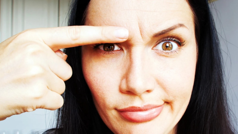 Лицо освобождается от напряжения: разглаживание морщин