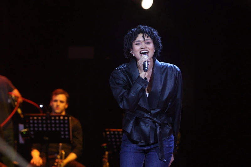 Жоселина Фокхо в шоу «Голос» на «Первом канале»