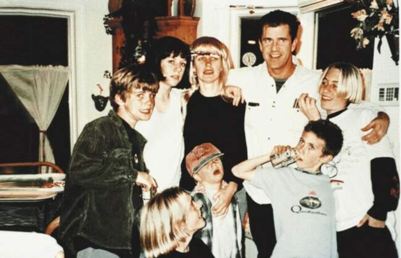 Мел Гибсон с детьми