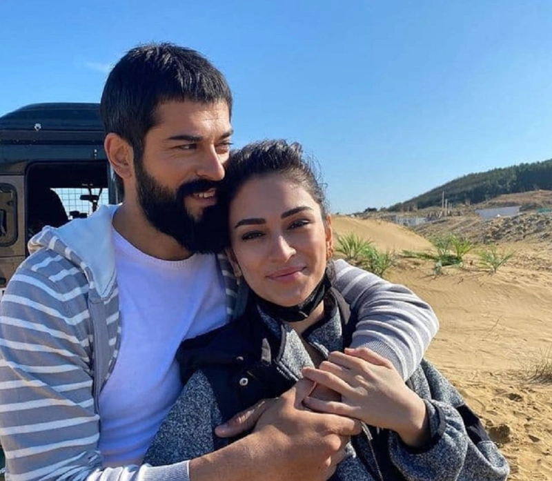 Бурак Озчивит с сестрой