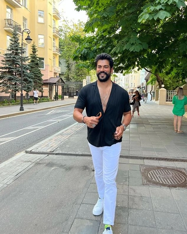 Бурак Озчивит в Москве